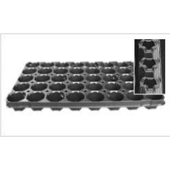 Såbakke Quickpot QPD 40/5R 7 <h3>Såbakke Quickpot QPD 40/5R</h3> Perfekt til f.eks. forspiring. Bakkerne er lavet af 100% genbrugt plastik. Disse stærke bakker kan holde i mere end 10 år ved normalt brug, hvilket gør dem ekstrem økonomiske. I denne såbakke kan du få plads til 40 småplanter og egner sig særlig godt til f.eks. forspiring af salat osv. Hvis du gerne vil sikre en ensartet fremspiring og en god rodudvikling er det en god ide at bruge underbakkerne, der passer til disse bakker. Såbakke Quickpot QPD 40/5R