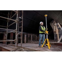 18V XR LED-ARBEJDSLAMPE PÅ TREFOD