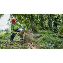 54V XR KÆDESAV 45CM 1X9AH 17 <h3 data-start="66" data-end="167">54V XR KÆDESAV 45CM 1X9AH</h3> <p data-start="66" data-end="167"><strong data-start="66" data-end="167">DEWALT DCMCS574X1 54V XR FlexVolt kædesav med 9,0Ah batteri – maksimal kraft til krævende opgaver</strong></p> <p data-start="169" data-end="441">DEWALT DCMCS574X1 er en kraftfuld og professionel kædesav i 54V XR FlexVolt-serien, designet til krævende skæreopgaver, hvor høj ydeevne og driftssikkerhed er afgørende. Med et langt 45 cm sværd er denne sav ideel til både fældning, opskæring af træ og større haveopgaver.</p> <p data-start="443" data-end="690">Den avancerede kulløse motor leverer imponerende kraft og sikrer samtidig længere driftstid og levetid. Sammen med det medfølgende 9,0Ah FlexVolt-batteri får du en stærk og effektiv løsning, der kan klare selv de mest krævende opgaver uden besvær.</p> <p data-start="692" data-end="918">Kædesaven er udviklet med fokus på både komfort og sikkerhed. Det ergonomiske design og velafbalancerede greb giver optimal kontrol under arbejdet, mens kædebremse og robuste komponenter bidrager til en sikker brugeroplevelse.</p> <p data-start="920" data-end="1092">Den batteridrevne løsning giver dig fuld bevægelsesfrihed uden behov for benzin eller ledninger – samtidig med at du får en mere støjsvag og vedligeholdelsesvenlig maskine.</p> 54V XR KÆDESAV 45CM 1X9AH