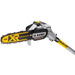 18V XR KÆDESAV M/FORLÆNGER 1X5AH 36 <h3 data-start="66" data-end="163">18V XR KÆDESAV M/FORLÆNGER 1X5AH</h3> <p data-start="66" data-end="163"><strong data-start="66" data-end="163">DEWALT DCMPS567P1-QW 18V XR kædesav med forlængerskaft – maksimal rækkevidde og klar til brug</strong></p> <p data-start="165" data-end="382">DEWALT DCMPS567P1-QW er en kraftfuld og fleksibel stangkædesav, der gør det nemt at beskære grene i højden – uden brug af stige. Den leveres komplet med et 5,0Ah batteri og lader, så du kan komme i gang med det samme.</p> <p data-start="384" data-end="678">Med et forlængerskaft på op til ca. 3 meter og en rækkevidde på op til omkring 4–4,5 meter (afhængigt af bruger), får du optimal adgang til højtliggende grene. Det vinklede savhoved giver bedre kontrol og præcision ved arbejde over hovedhøjde, hvilket gør arbejdet både lettere og mere sikkert.</p> <p data-start="680" data-end="882">Den effektive kulløse motor sikrer høj ydeevne, længere driftstid og øget levetid. Samtidig sørger den automatiske kædesmøring for jævn drift og reduceret vedligeholdelse, så du kan fokusere på opgaven.</p> <p data-start="884" data-end="1026">Det lette og robuste aluminiumskaft samt den velafbalancerede konstruktion gør maskinen behagelig at arbejde med – selv ved længere tids brug.</p> 18V XR KÆDESAV M/FORLÆNGER 1X5AH